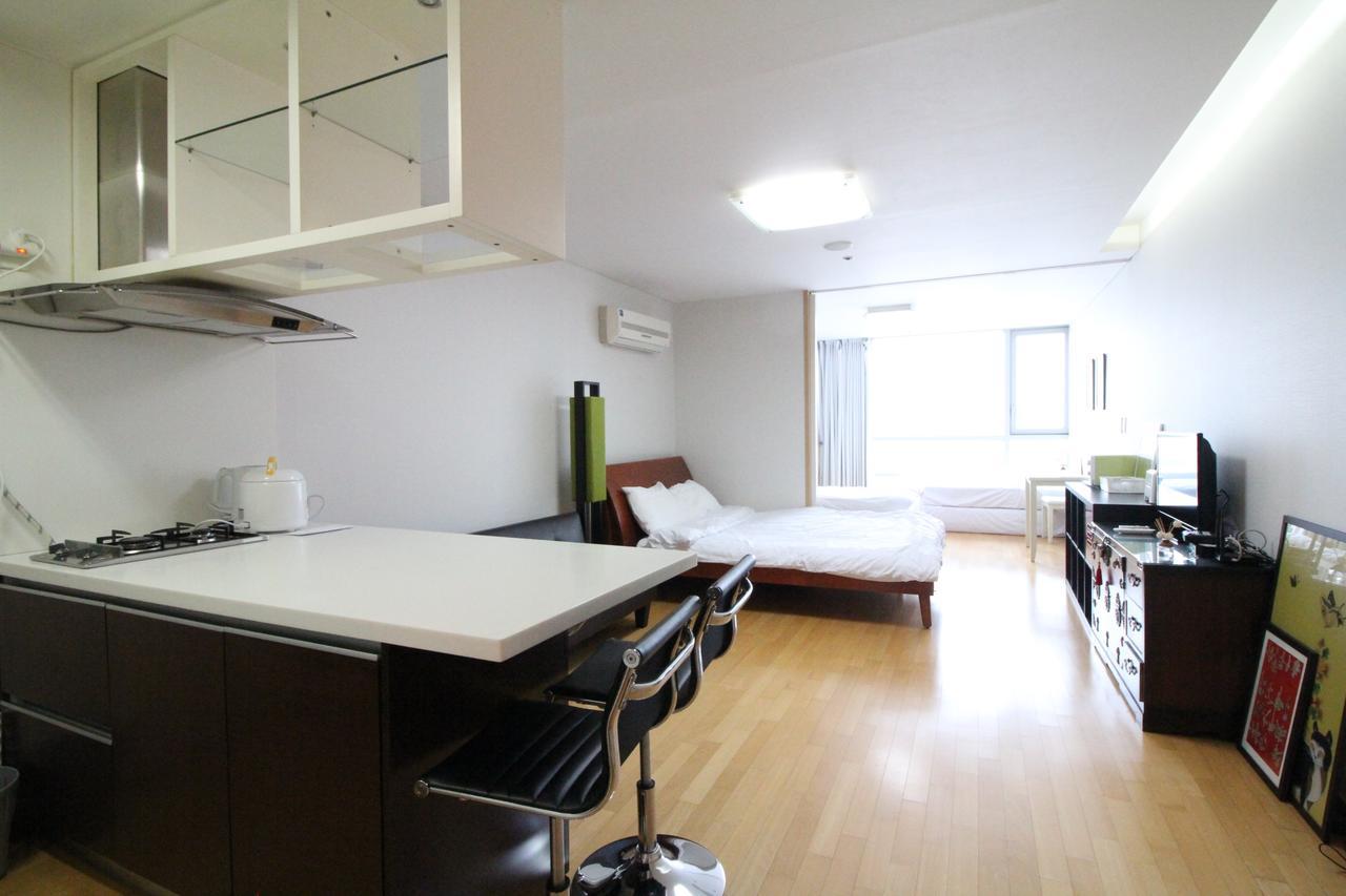 Gangnam Galaxy Lux Apt Gwacheon Екстер'єр фото